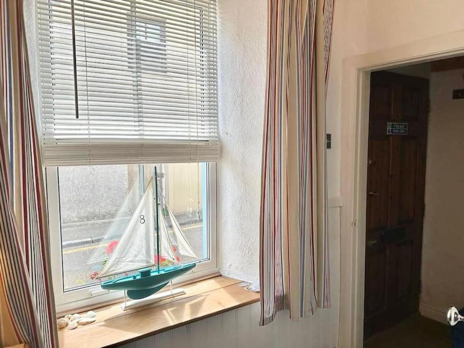 Ship Cottage Tenby Beach 50M エクステリア 写真